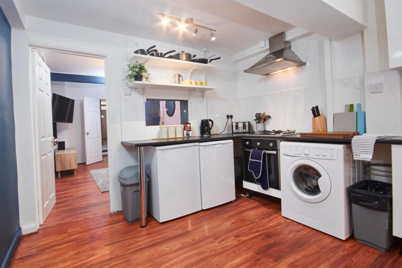 5 Bed House In Leamington Spa Perfect For Contractors With 7 Beds By Purestay - 14 Night Min! المظهر الخارجي الصورة