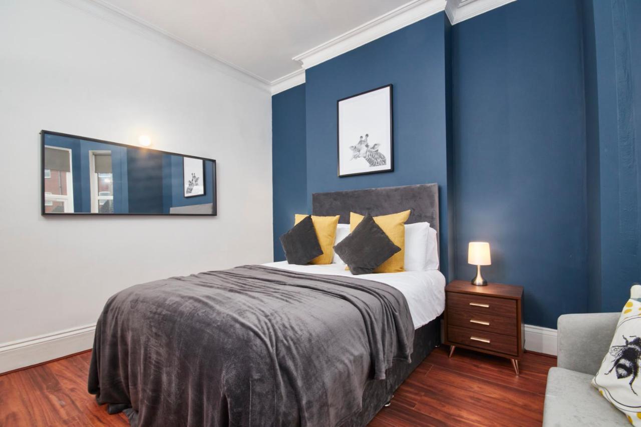 5 Bed House In Leamington Spa Perfect For Contractors With 7 Beds By Purestay - 14 Night Min! المظهر الخارجي الصورة