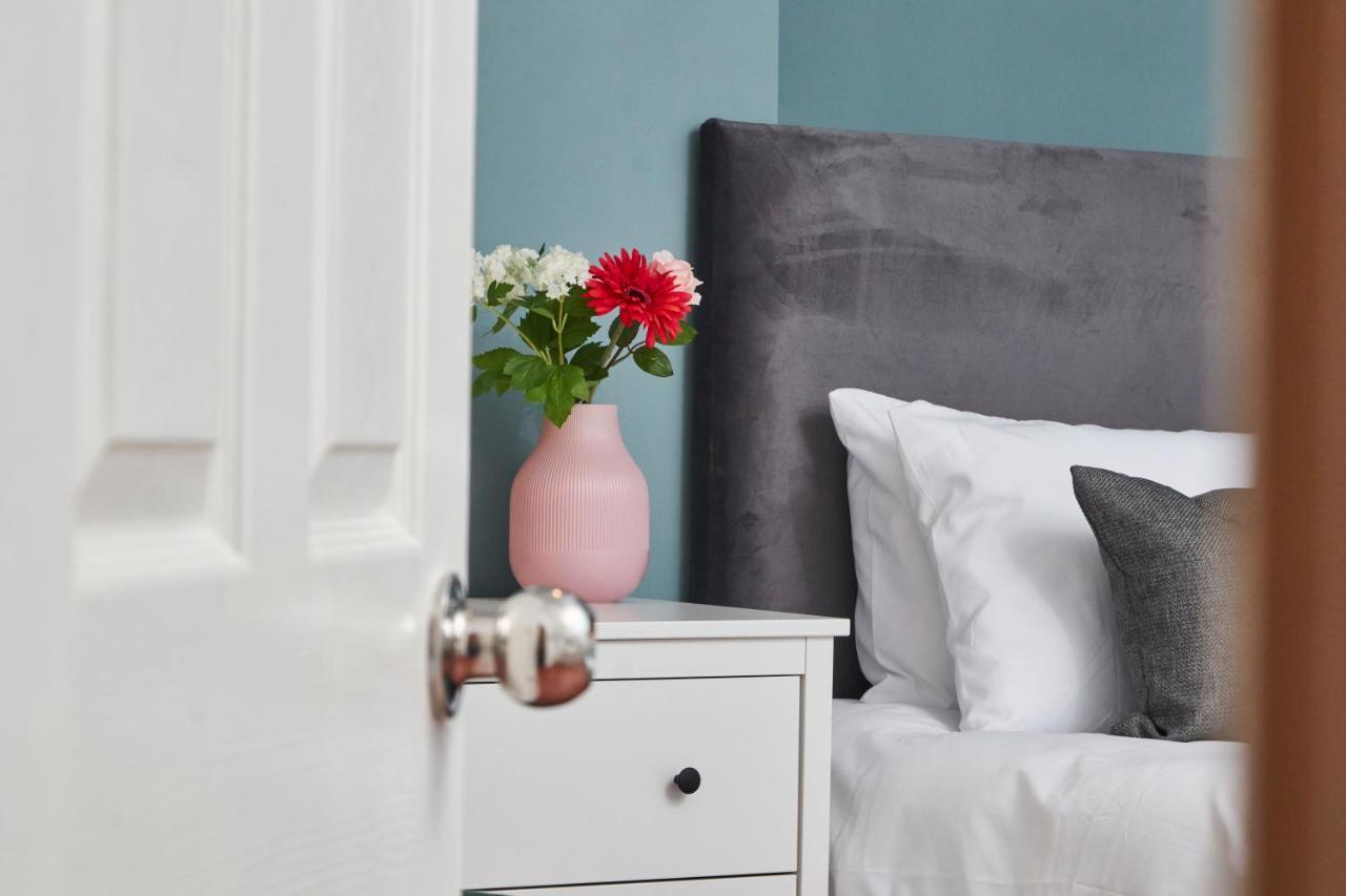 5 Bed House In Leamington Spa Perfect For Contractors With 7 Beds By Purestay - 14 Night Min! المظهر الخارجي الصورة