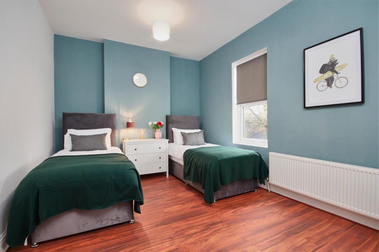5 Bed House In Leamington Spa Perfect For Contractors With 7 Beds By Purestay - 14 Night Min! المظهر الخارجي الصورة