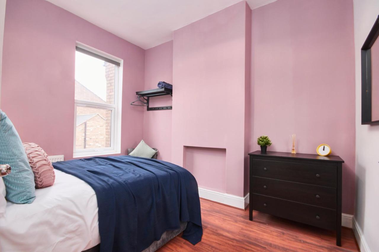 5 Bed House In Leamington Spa Perfect For Contractors With 7 Beds By Purestay - 14 Night Min! المظهر الخارجي الصورة