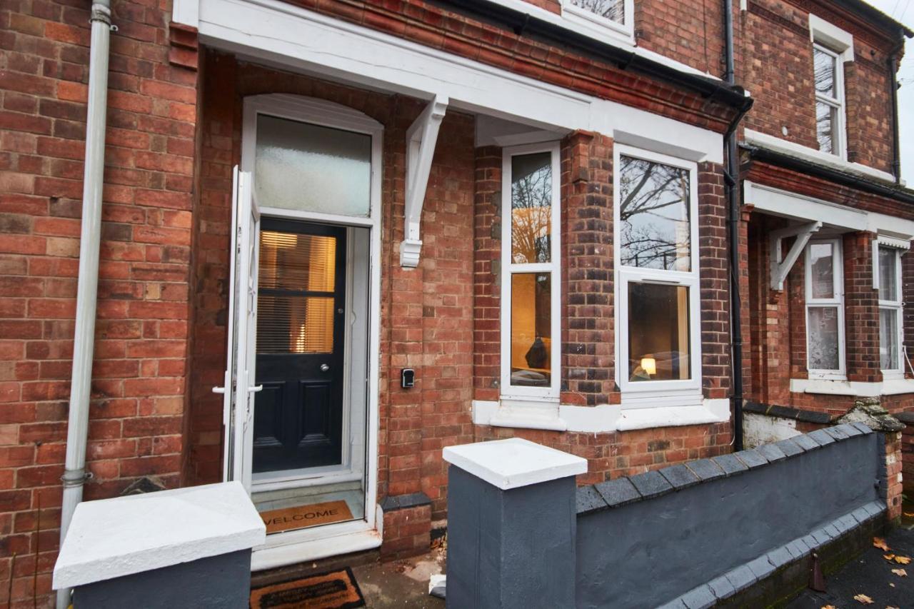5 Bed House In Leamington Spa Perfect For Contractors With 7 Beds By Purestay - 14 Night Min! المظهر الخارجي الصورة
