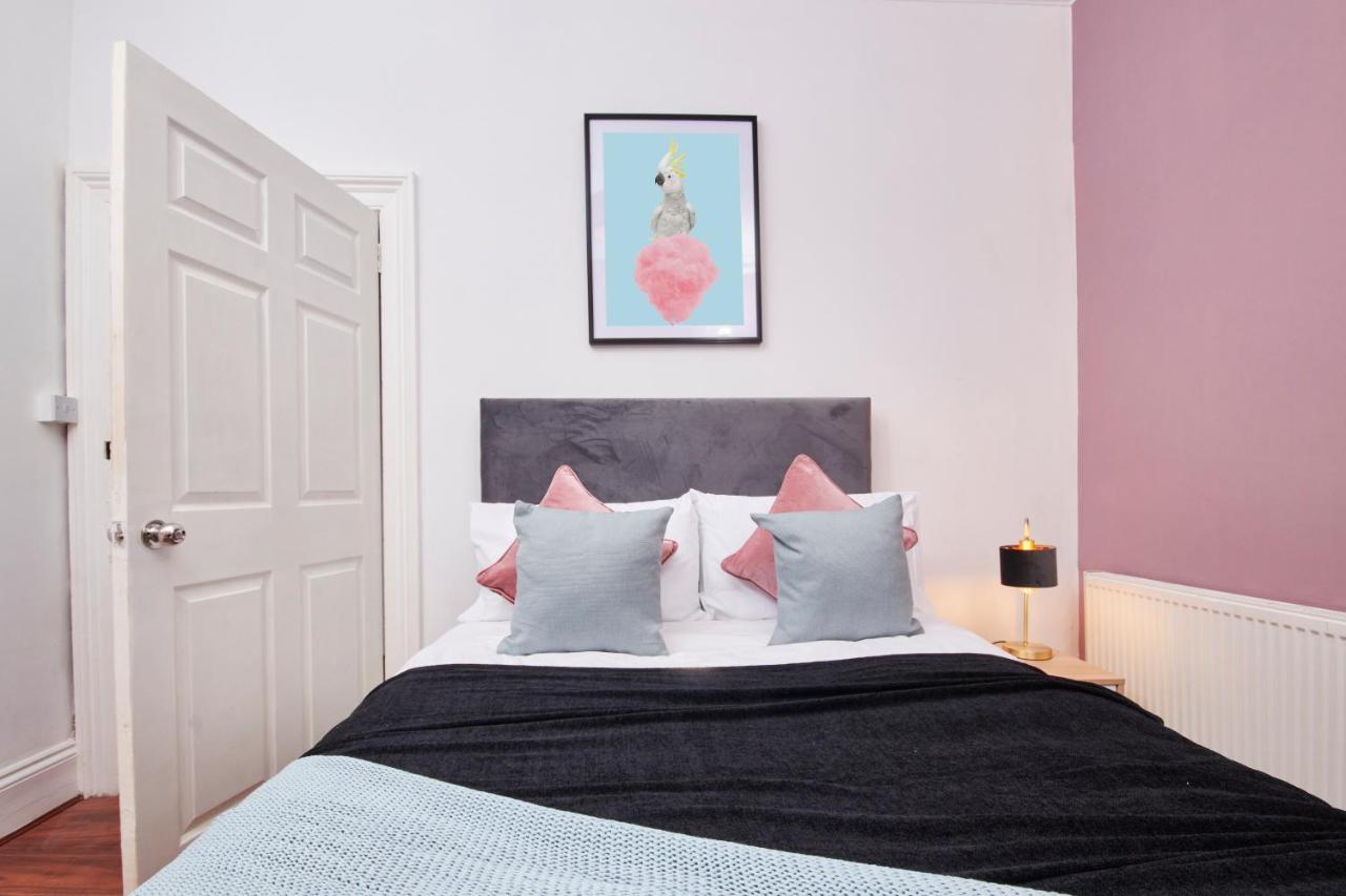 5 Bed House In Leamington Spa Perfect For Contractors With 7 Beds By Purestay - 14 Night Min! المظهر الخارجي الصورة