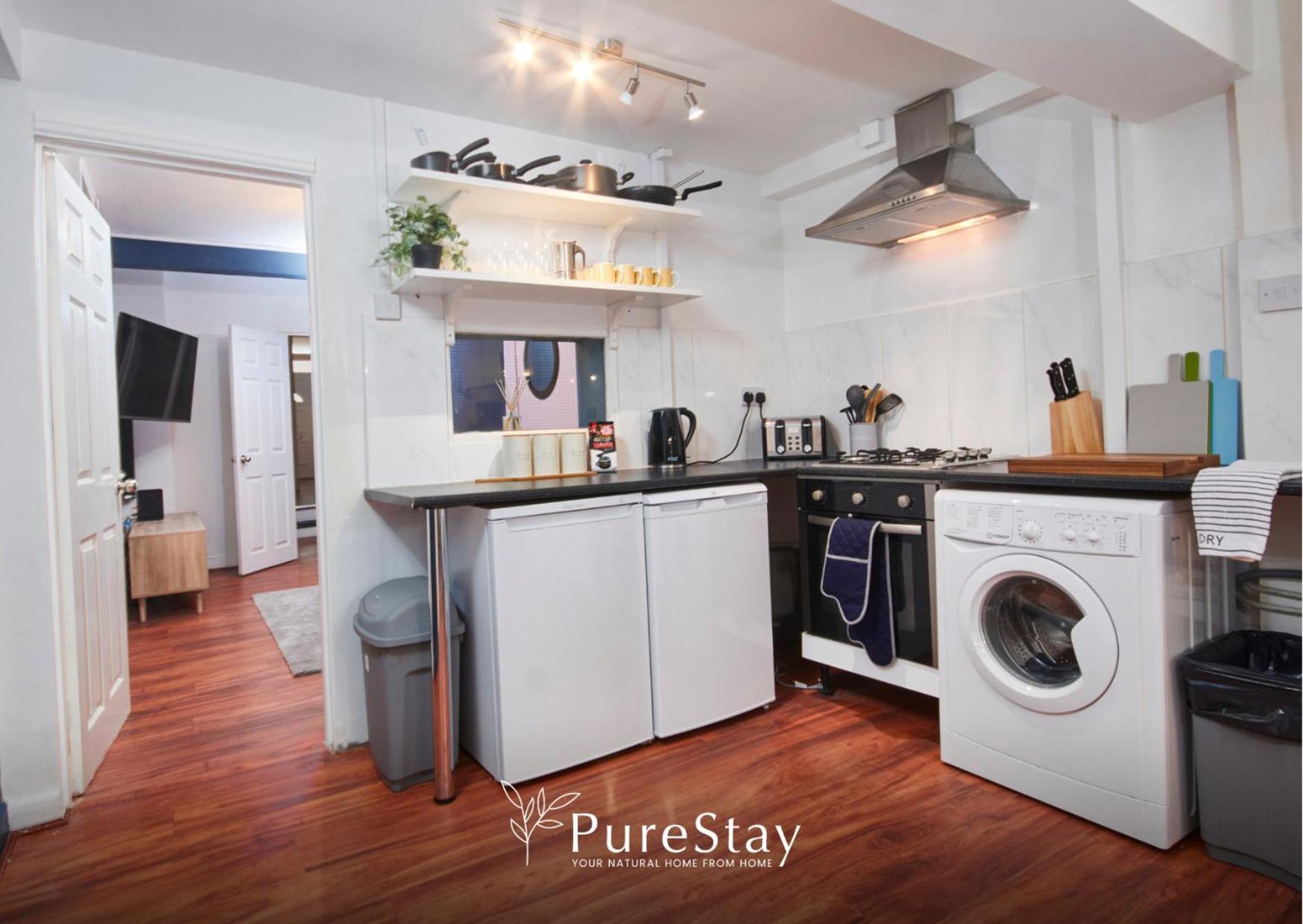 5 Bed House In Leamington Spa Perfect For Contractors With 7 Beds By Purestay - 14 Night Min! المظهر الخارجي الصورة